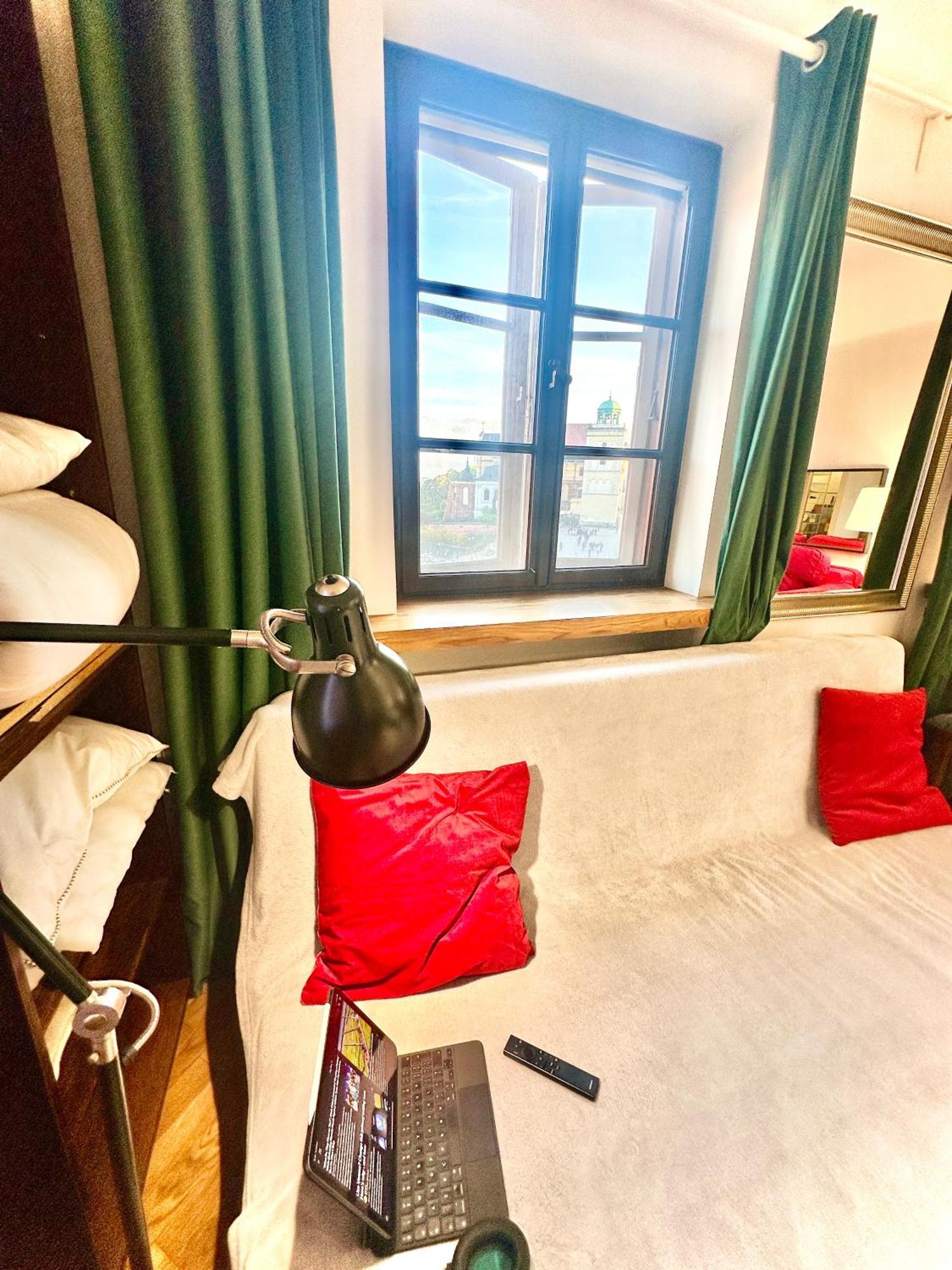 Old Town Best View Wifi 300 Mb/S Huge Screen Netflix Appletv Amazontv Βαρσοβία Εξωτερικό φωτογραφία