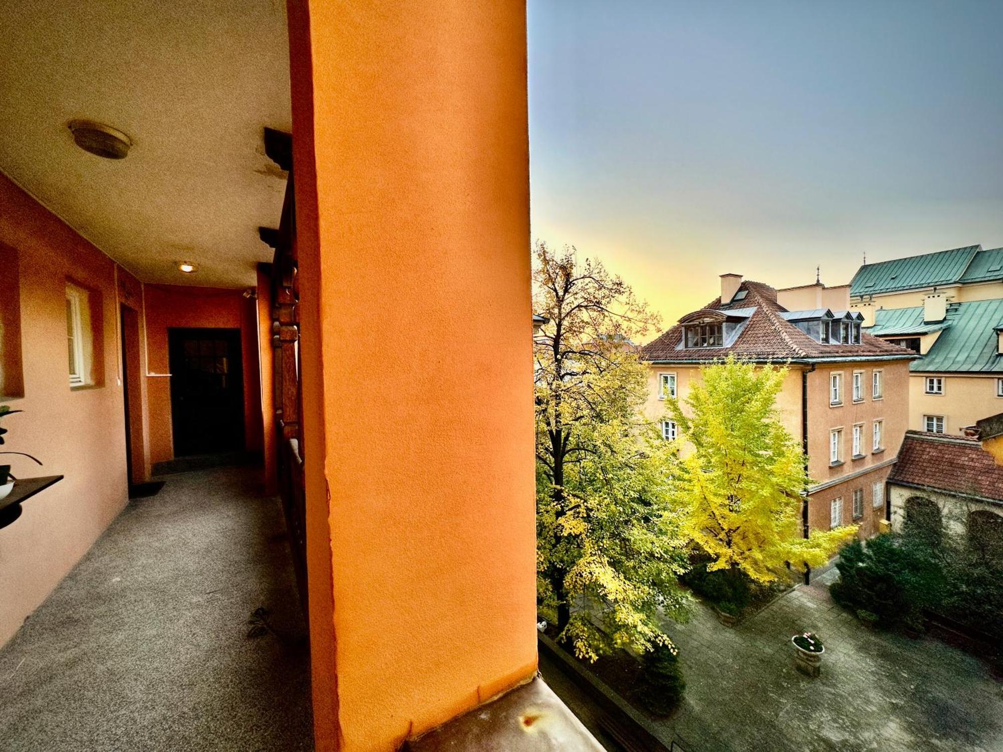 Old Town Best View Wifi 300 Mb/S Huge Screen Netflix Appletv Amazontv Βαρσοβία Εξωτερικό φωτογραφία