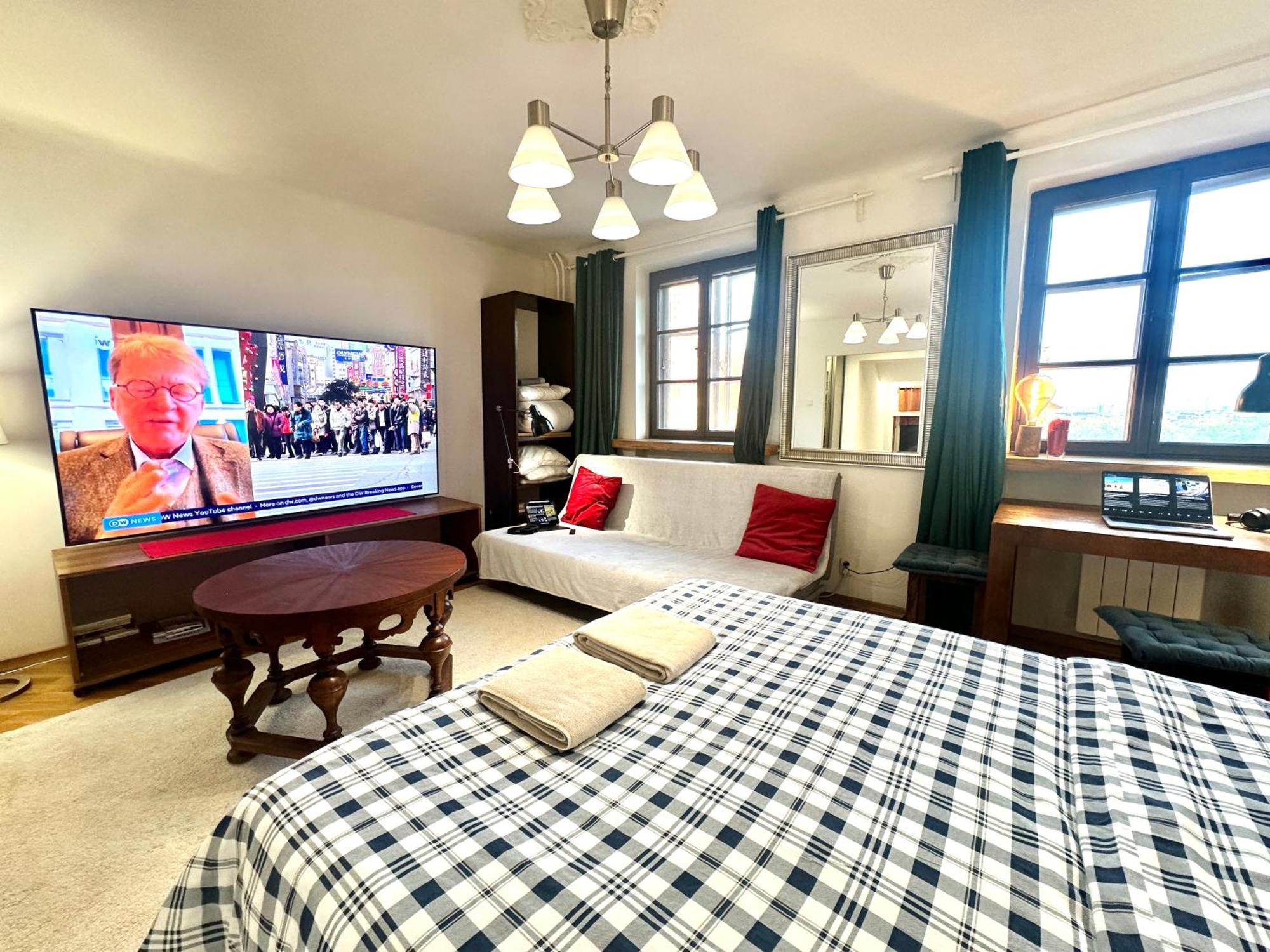 Old Town Best View Wifi 300 Mb/S Huge Screen Netflix Appletv Amazontv Βαρσοβία Εξωτερικό φωτογραφία