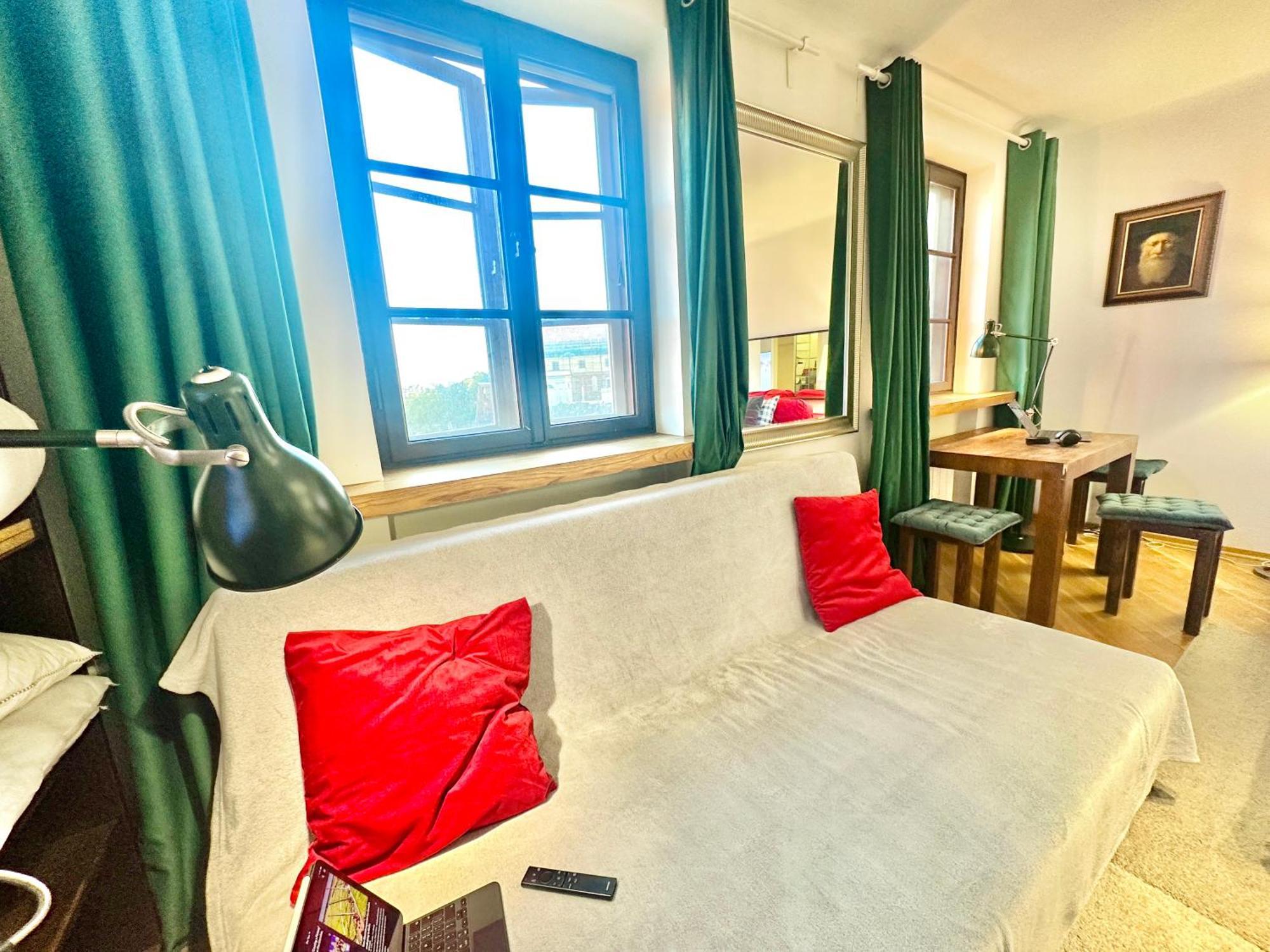 Old Town Best View Wifi 300 Mb/S Huge Screen Netflix Appletv Amazontv Βαρσοβία Εξωτερικό φωτογραφία