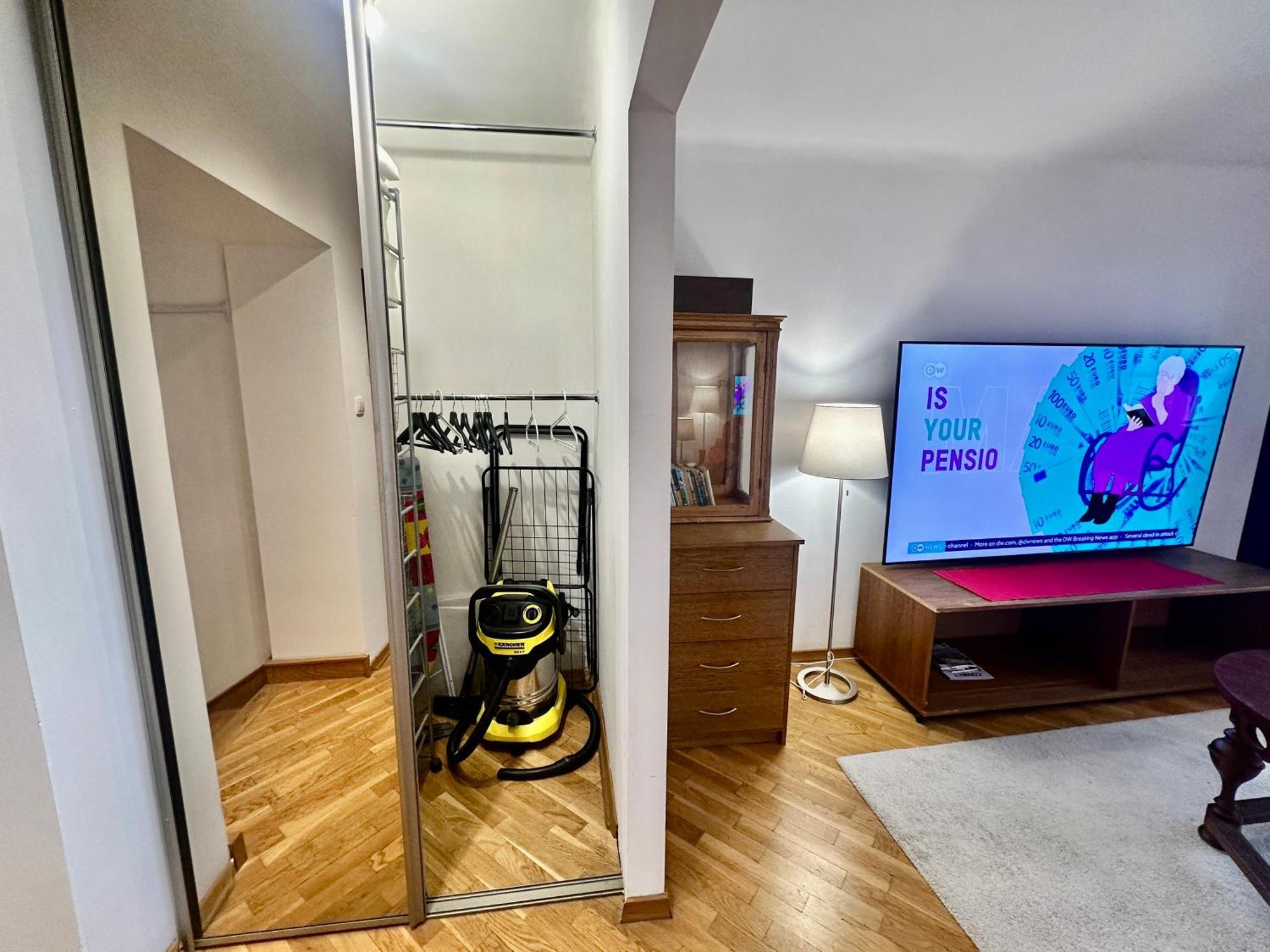 Old Town Best View Wifi 300 Mb/S Huge Screen Netflix Appletv Amazontv Βαρσοβία Εξωτερικό φωτογραφία