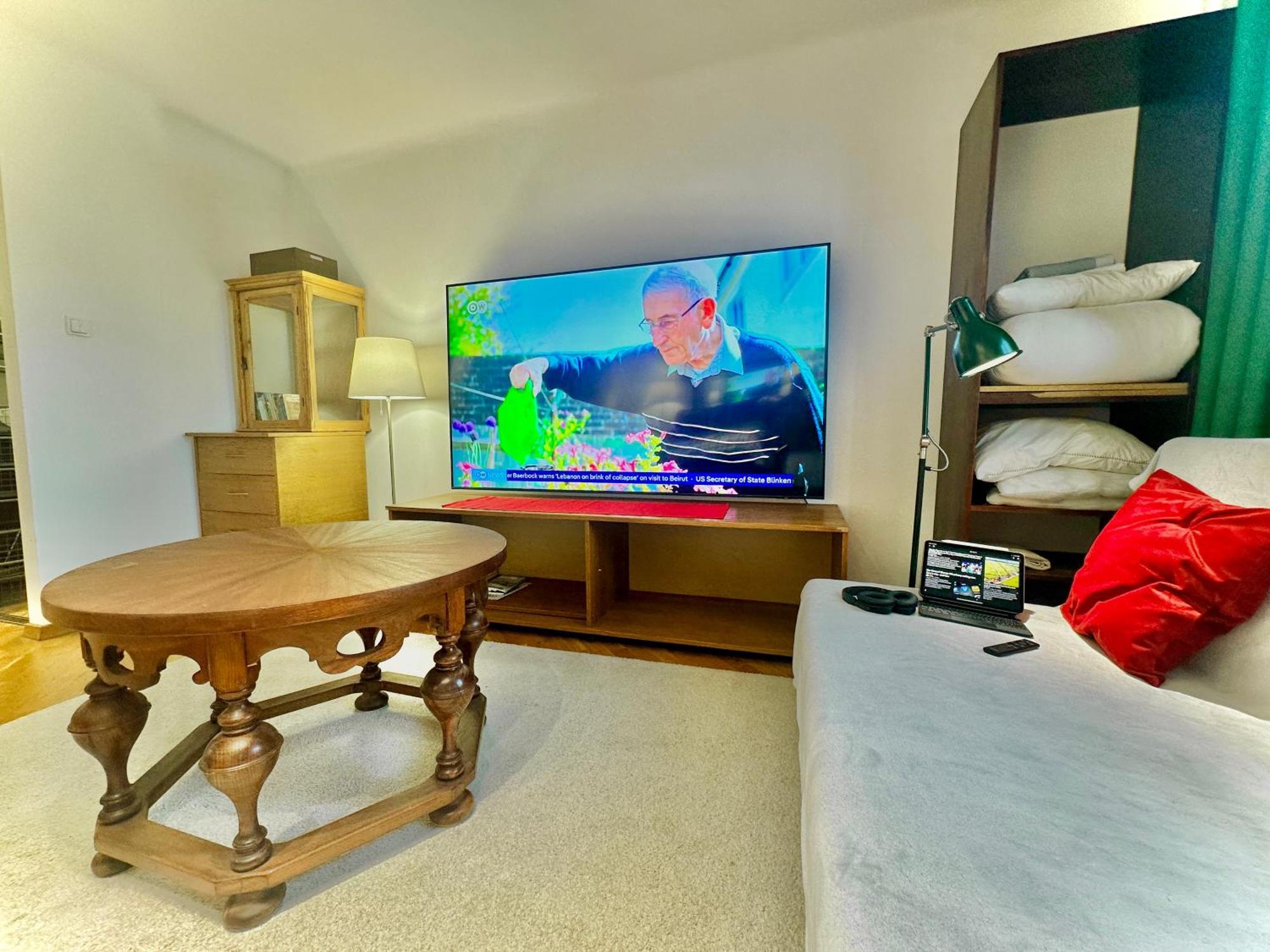 Old Town Best View Wifi 300 Mb/S Huge Screen Netflix Appletv Amazontv Βαρσοβία Εξωτερικό φωτογραφία